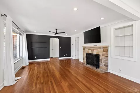 Living - 2133 Ronaldson Ave, Cincinnati, OH 45230 photo 1 of 10