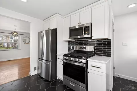 Kitchen - 2133 Ronaldson Ave, Cincinnati, OH 45230 photo 4 of 5