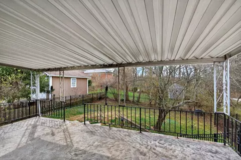 Exterior - 2133 Ronaldson Ave, Cincinnati, OH 45230 photo 5 of 12