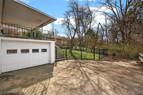 Exterior - 2133 Ronaldson Ave, Cincinnati, OH 45230 photo 7 of 12