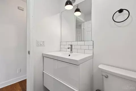 Bath - 2133 Ronaldson Ave, Cincinnati, OH 45230 photo 3 of 4