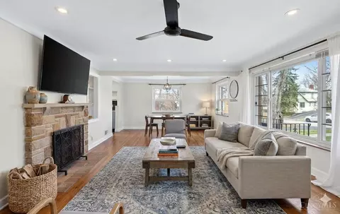 Living - 2133 Ronaldson Ave, Cincinnati, OH 45230 photo 8 of 10