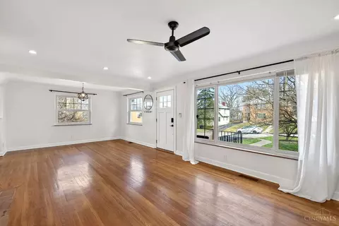 Living - 2133 Ronaldson Ave, Cincinnati, OH 45230 photo 4 of 10