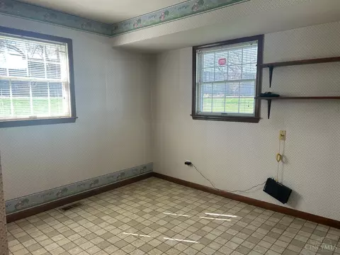 Bedroom - 1944 Creswell Dr, Cincinnati, OH 45240 photo 6 of 7
