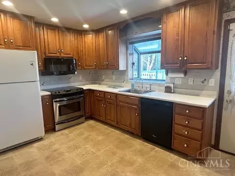 Kitchen - 1944 Creswell Dr, Cincinnati, OH 45240 photo 1 of 1
