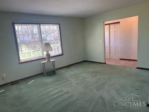 Living - 1944 Creswell Dr, Cincinnati, OH 45240 photo 1 of 5