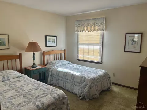 Bedroom - 1944 Creswell Dr, Cincinnati, OH 45240 photo 4 of 7