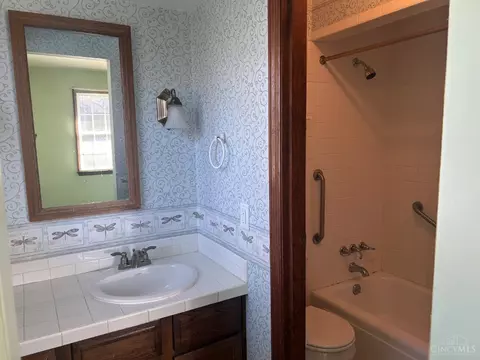 Bath - 1944 Creswell Dr, Cincinnati, OH 45240 photo 2 of 4