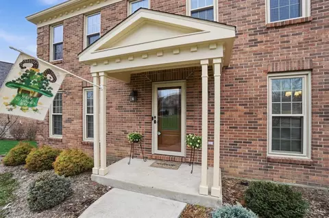Exterior - 3852 Deerpath Ln, Cincinnati, OH 45248 photo 3 of 11