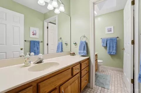 Bath - 3852 Deerpath Ln, Cincinnati, OH 45248 photo 6 of 7
