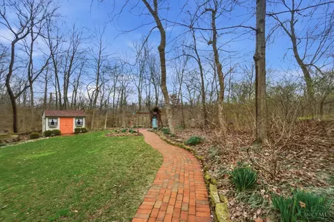 Exterior - 3852 Deerpath Ln, Cincinnati, OH 45248 photo 10 of 11
