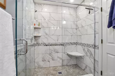 Bath - 3852 Deerpath Ln, Cincinnati, OH 45248 photo 5 of 7