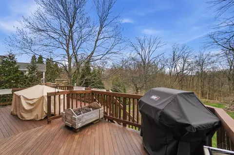 Exterior - 3852 Deerpath Ln, Cincinnati, OH 45248 photo 5 of 11