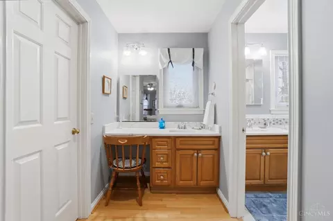 Bath - 3852 Deerpath Ln, Cincinnati, OH 45248 photo 3 of 7