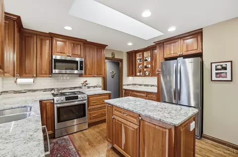 Kitchen - 3852 Deerpath Ln, Cincinnati, OH 45248 photo 3 of 6
