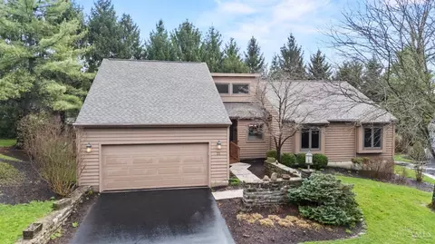 21 Fallen Br, Blue Ash, OH 45241