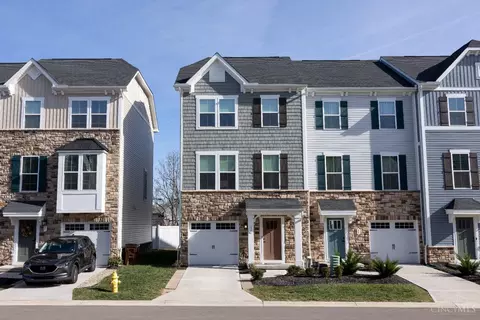 34 Wentworth Ln, Deer Park, OH 45236