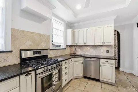 Kitchen - 1075 Coronado Ave, Cincinnati, OH 45238 photo 2 of 4