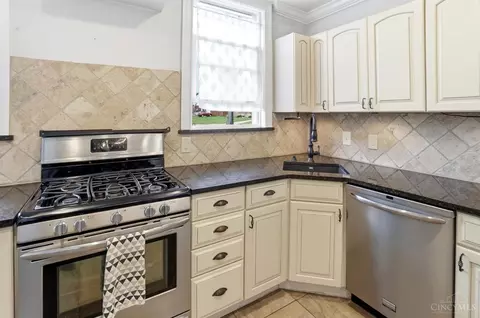 Kitchen - 1075 Coronado Ave, Cincinnati, OH 45238 photo 3 of 4