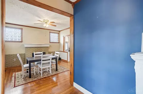 Entry Way - 1075 Coronado Ave, Cincinnati, OH 45238 photo 2 of 3