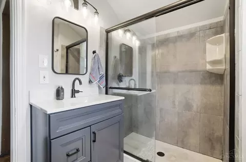 Bath - 1075 Coronado Ave, Cincinnati, OH 45238 photo 1 of 4