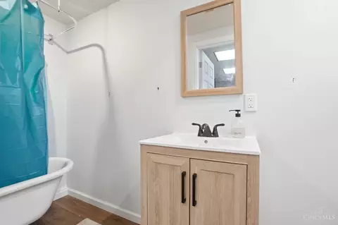 Bath - 1075 Coronado Ave, Cincinnati, OH 45238 photo 3 of 4