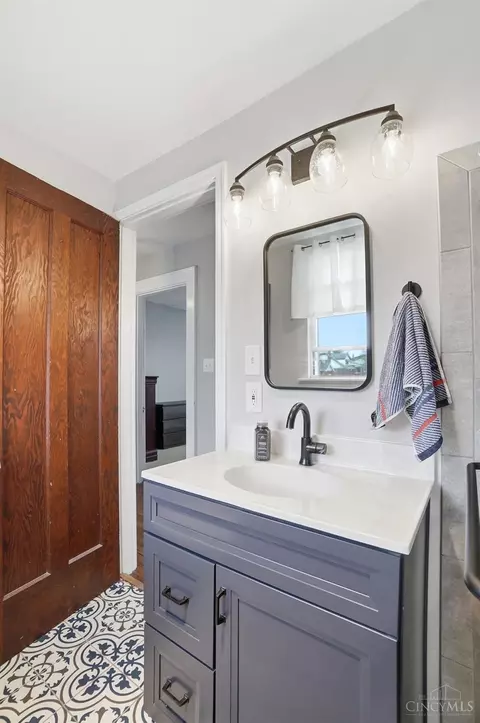 Bath - 1075 Coronado Ave, Cincinnati, OH 45238 photo 2 of 4
