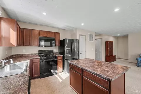 Kitchen - 4798 Sullivans Ridge Dr, Morrow, OH 45152 photo 3 of 3