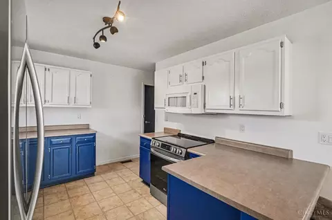Kitchen - 8 Robin Way, Amelia, OH 45102 photo 2 of 2