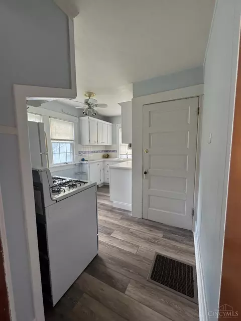 Kitchen - 1288 Southlyn Dr, Kettering, OH 45409 photo 1 of 7