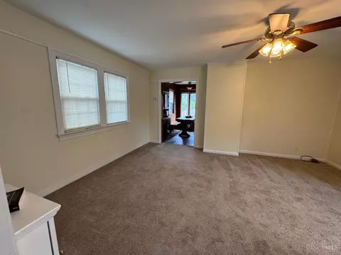 Living - 1288 Southlyn Dr, Kettering, OH 45409 photo 3 of 6