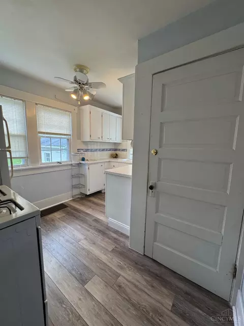 Kitchen - 1288 Southlyn Dr, Kettering, OH 45409 photo 3 of 7