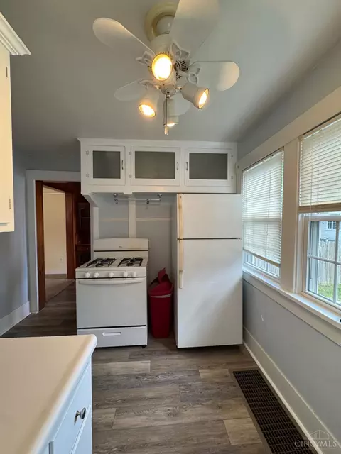 Kitchen - 1288 Southlyn Dr, Kettering, OH 45409 photo 5 of 7
