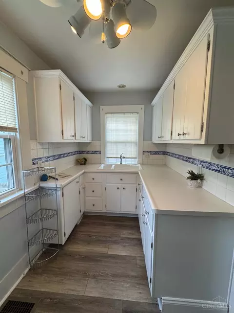 Kitchen - 1288 Southlyn Dr, Kettering, OH 45409 photo 4 of 7