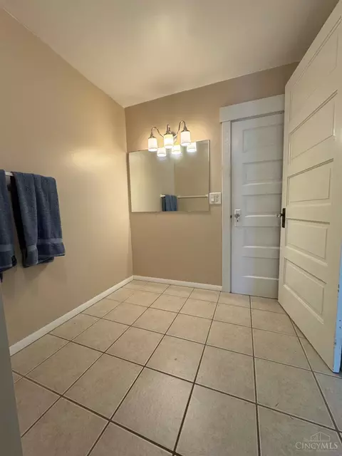 Bath - 1288 Southlyn Dr, Kettering, OH 45409 photo 3 of 3
