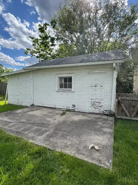 Exterior - 1288 Southlyn Dr, Kettering, OH 45409 photo 5 of 6