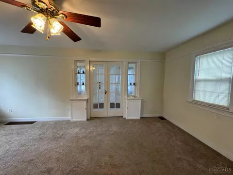 Living - 1288 Southlyn Dr, Kettering, OH 45409 photo 5 of 6