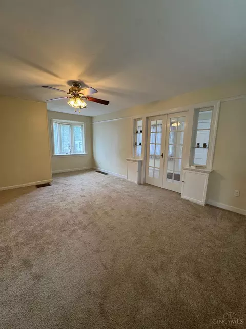 Living - 1288 Southlyn Dr, Kettering, OH 45409 photo 6 of 6