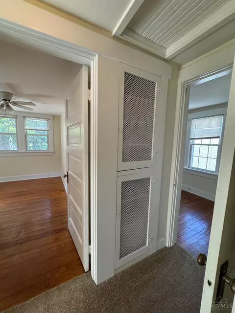 Entry Way - 1288 Southlyn Dr, Kettering, OH 45409 photo 4 of 5