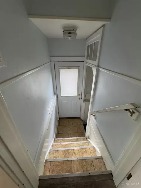 Entry Way - 1288 Southlyn Dr, Kettering, OH 45409 photo 3 of 5