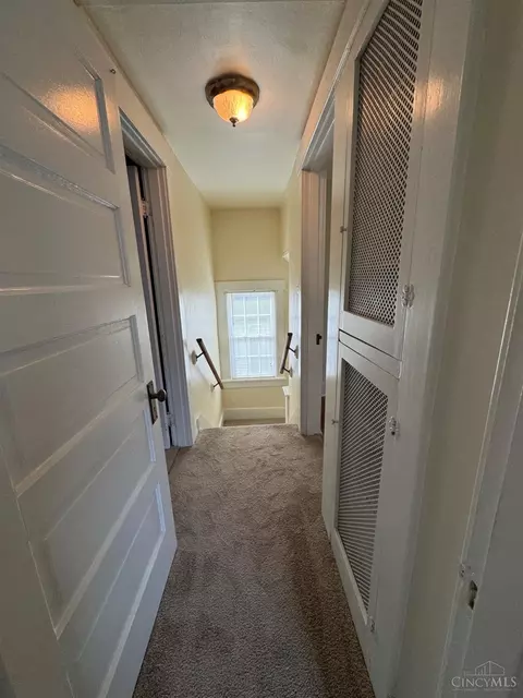 Entry Way - 1288 Southlyn Dr, Kettering, OH 45409 photo 5 of 5