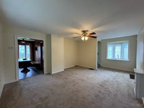 Living - 1288 Southlyn Dr, Kettering, OH 45409 photo 4 of 6