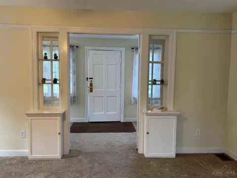 Entry Way - 1288 Southlyn Dr, Kettering, OH 45409 photo 2 of 5
