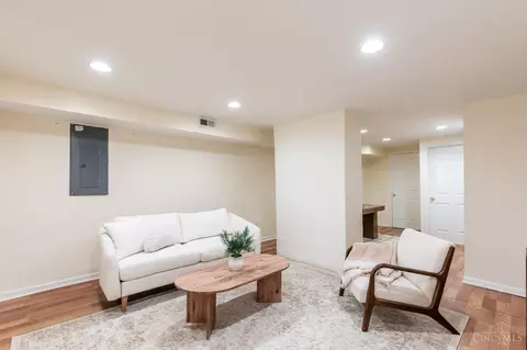 Living - 463 Stanley Ave, Cincinnati, OH 45226 photo 3 of 4
