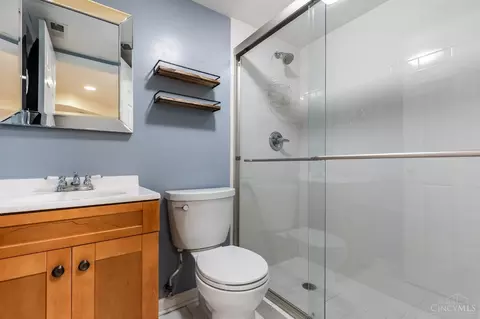 Bath - 463 Stanley Ave, Cincinnati, OH 45226 photo 3 of 3