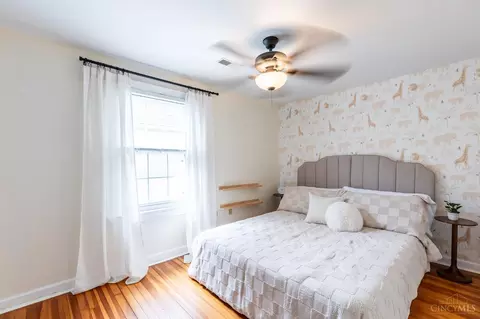 Bedroom - 463 Stanley Ave, Cincinnati, OH 45226 photo 3 of 3