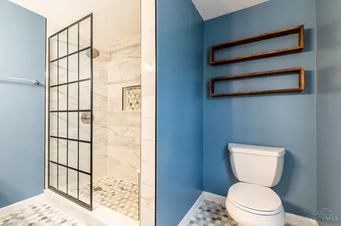 Bath - 463 Stanley Ave, Cincinnati, OH 45226 photo 2 of 3