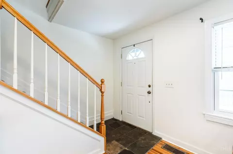 Entry Way - 463 Stanley Ave, Cincinnati, OH 45226 photo 3 of 4