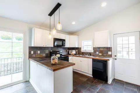 Kitchen - 463 Stanley Ave, Cincinnati, OH 45226 photo 1 of 3