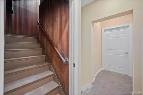 Entry Way - 3565 Harvey Ave, Cincinnati, OH 45229 photo 7 of 7